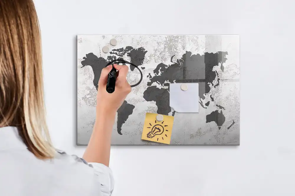 Dětská magnetická kreslící tabule s mapou a betonovou konstrukcí