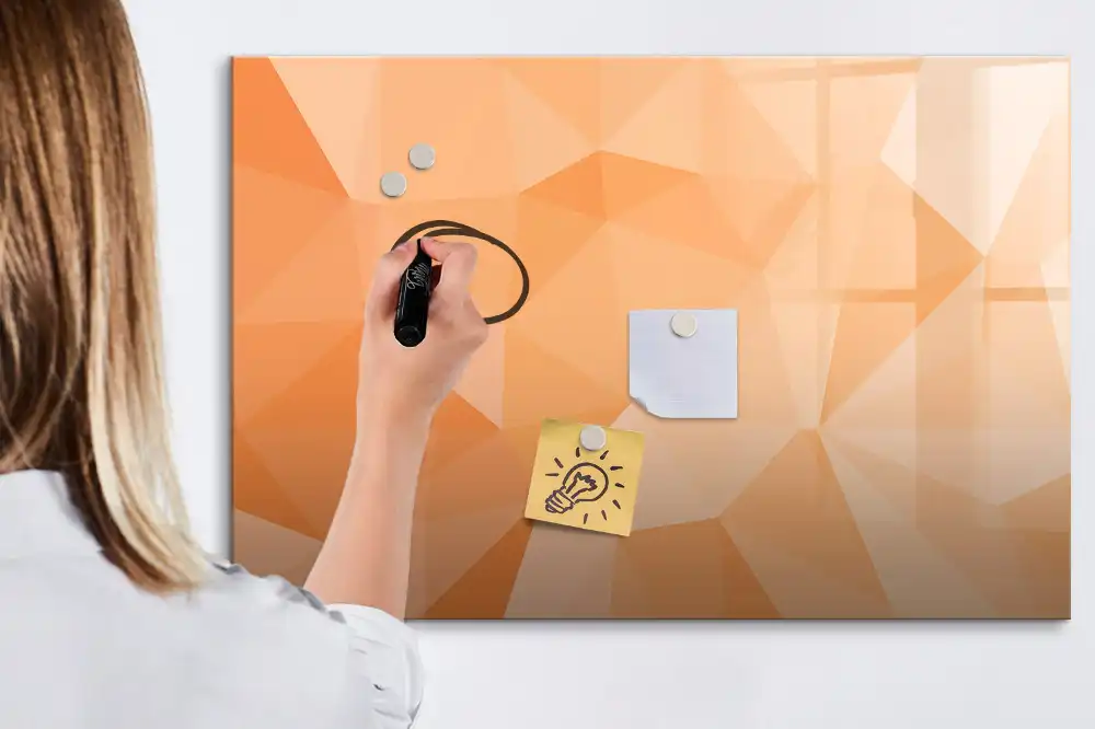 Magnetická kreslící tabule pro děti s motivem geometrických trojúhelníků