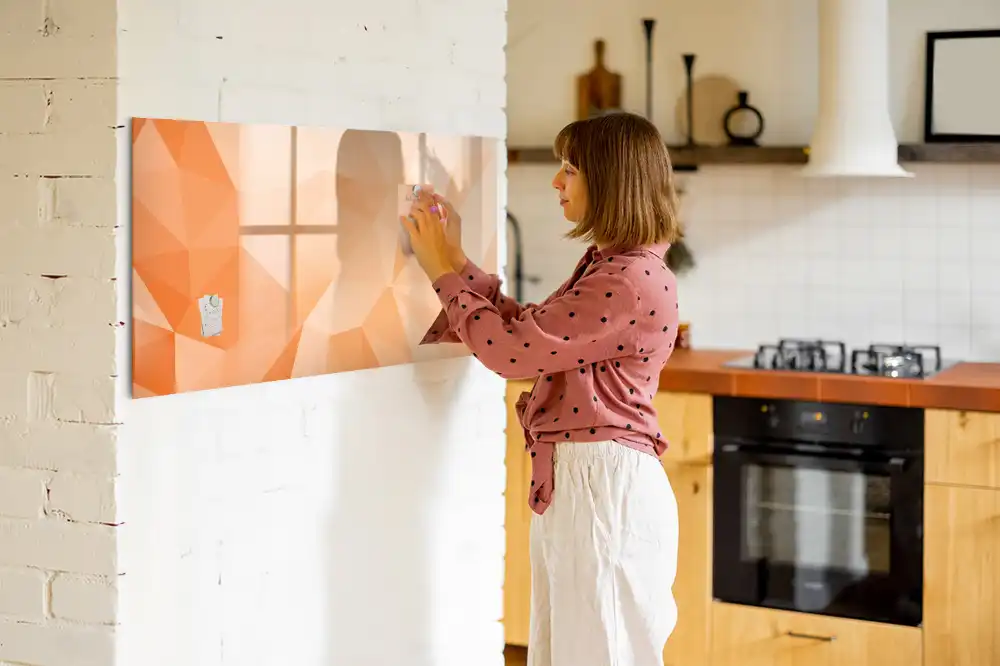 Magnetická kreslící tabule pro děti s motivem geometrických trojúhelníků