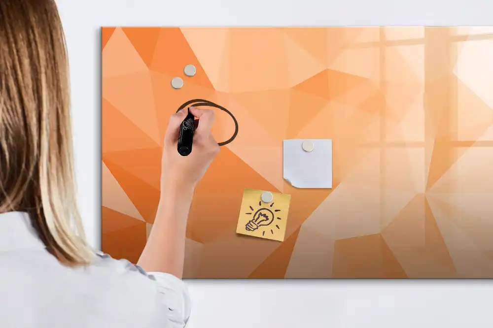Magnetická kreslící tabule pro děti s motivem geometrických trojúhelníků