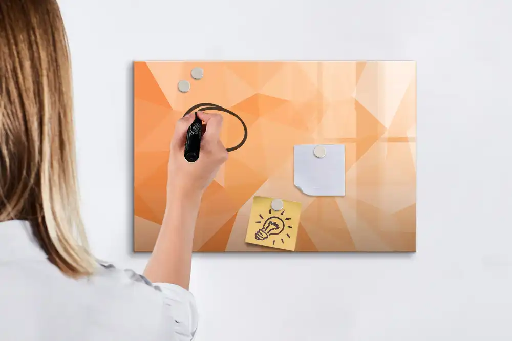 Magnetická kreslící tabule pro děti s motivem geometrických trojúhelníků