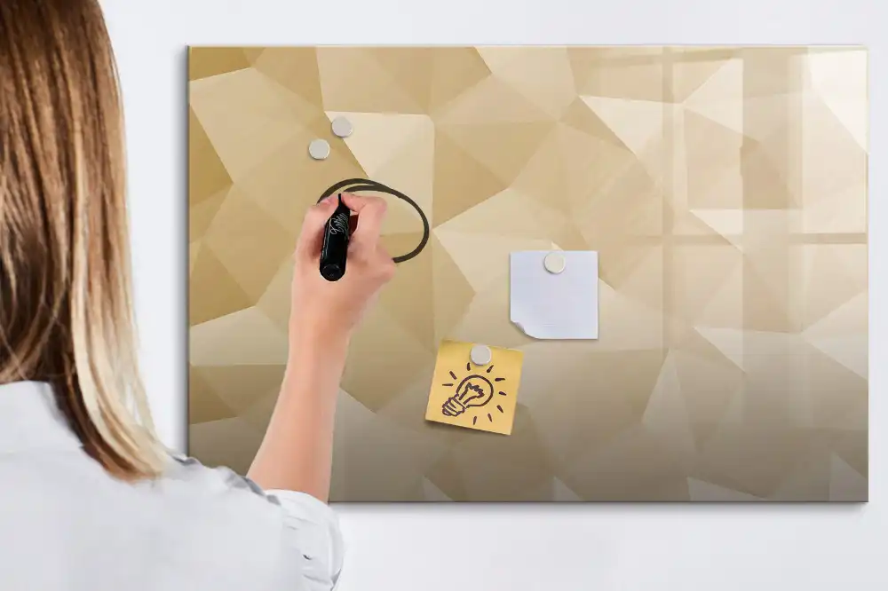 Magnetická kreslící tabule pro děti s trojúhelníkovou mozaikou na zeď