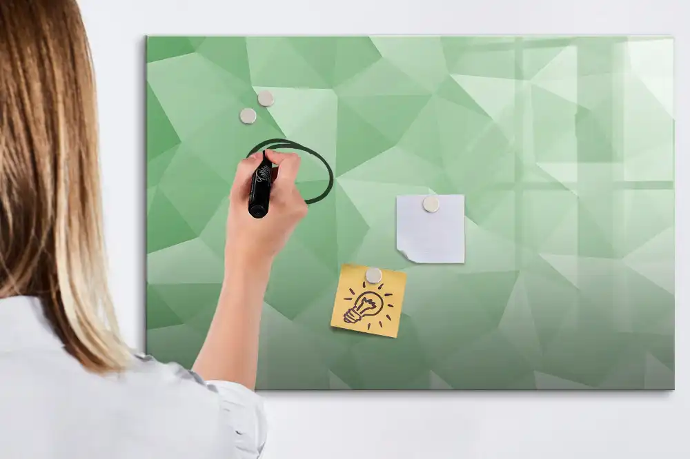 Magnetická kreslicí tabulka se skládačkou trojúhelníků