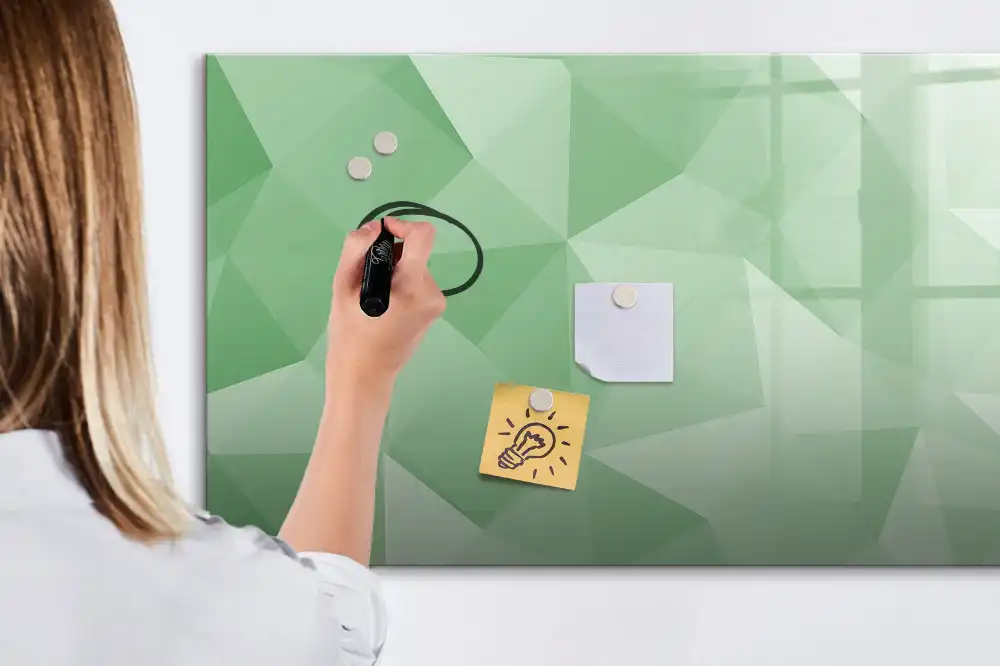 Magnetická kreslicí tabulka se skládačkou trojúhelníků
