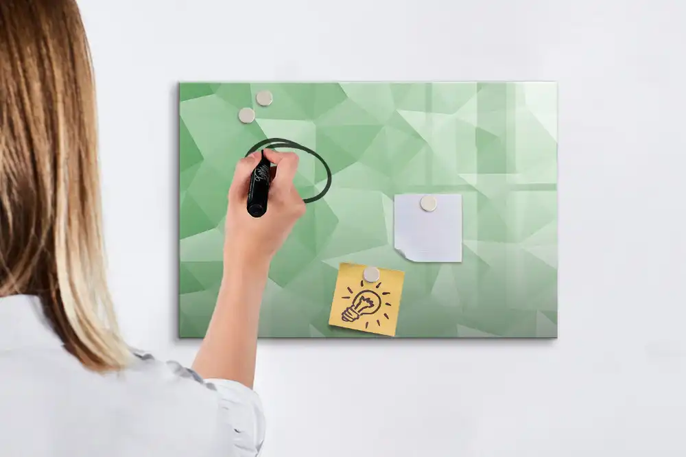 Magnetická kreslicí tabulka se skládačkou trojúhelníků