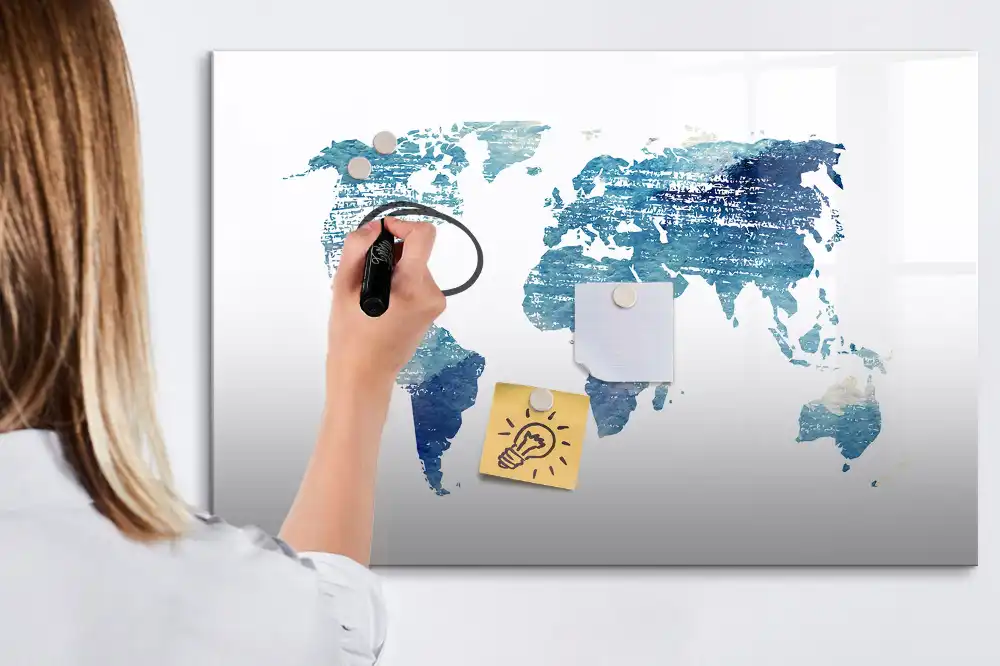 Dětská magnetická kreslící tabule s motivem zeměkoule a geografickou mřížkou