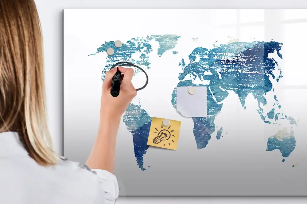 Dětská magnetická kreslící tabule s motivem zeměkoule a geografickou mřížkou