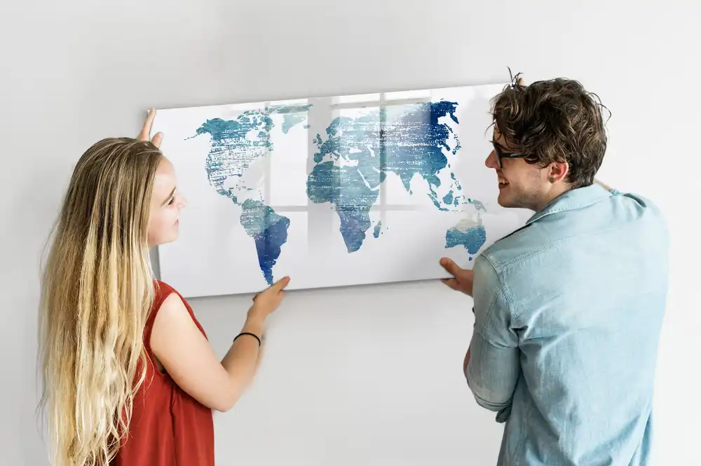 Dětská magnetická kreslící tabule s motivem zeměkoule a geografickou mřížkou