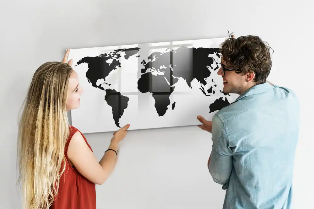 Magnetická kreslící tabule pro děti s motivem mapy světa v černé barvě