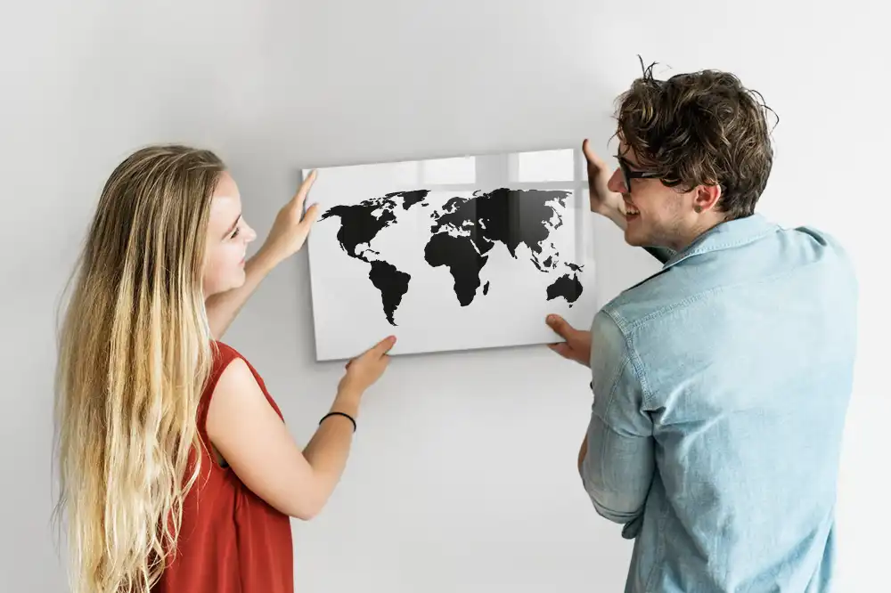 Magnetická kreslící tabule pro děti s motivem mapy světa v černé barvě