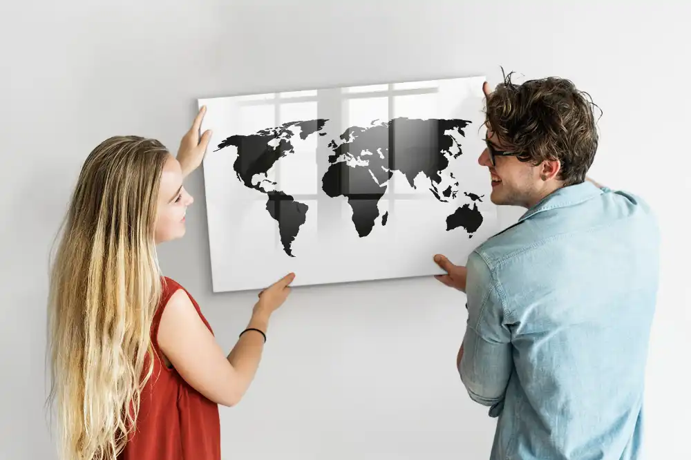 Magnetická kreslící tabule pro děti s motivem mapy světa v černé barvě