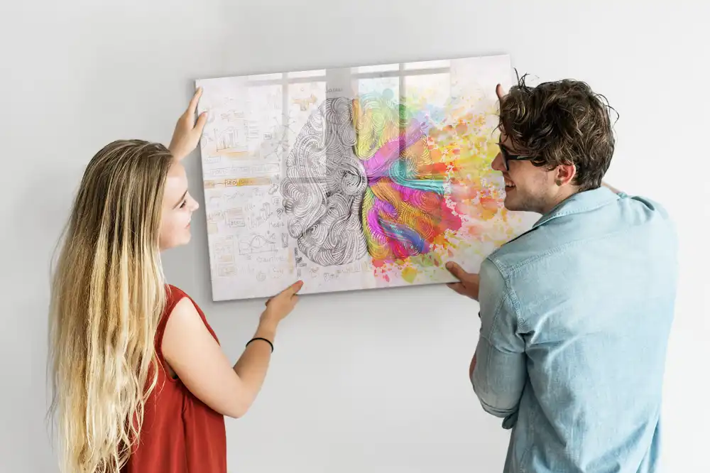 Magnetická tabule na kreslení s abstraktním vzorem mozku
