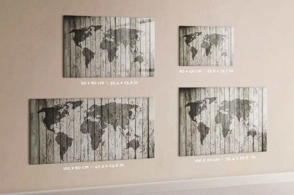 Dětská magnetická kreslící tabule s mapou světa na dřevěném stole