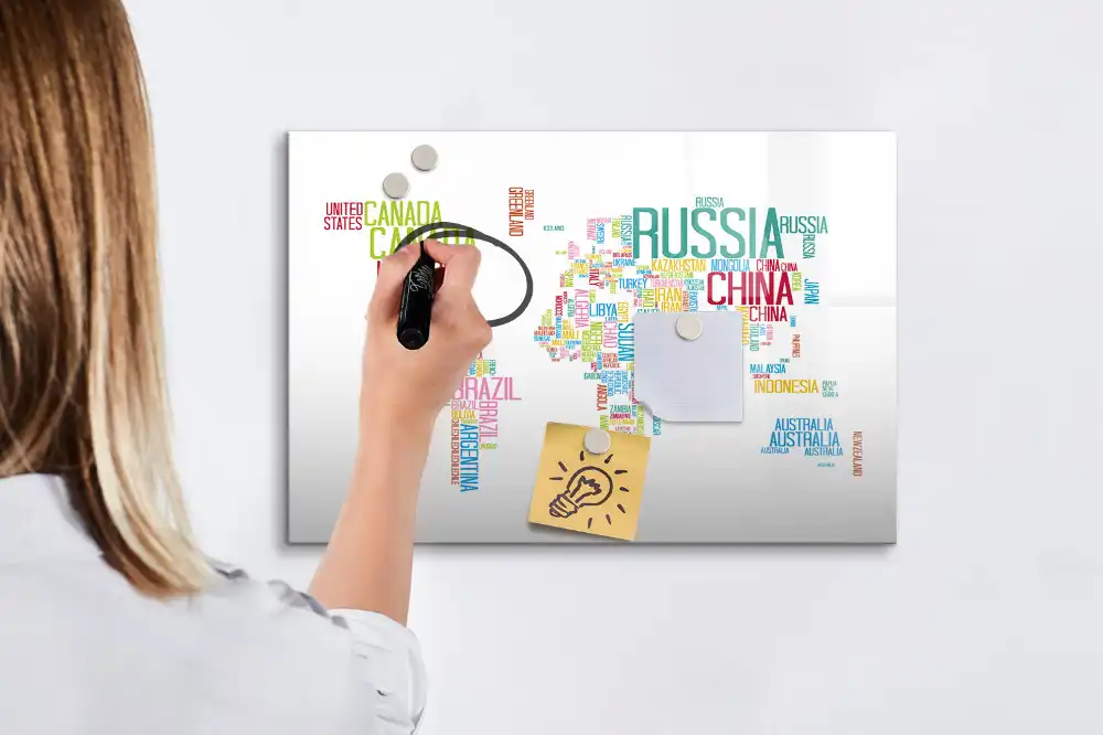 Magnetická kreslicí tabule s mapou světa a hranicemi států