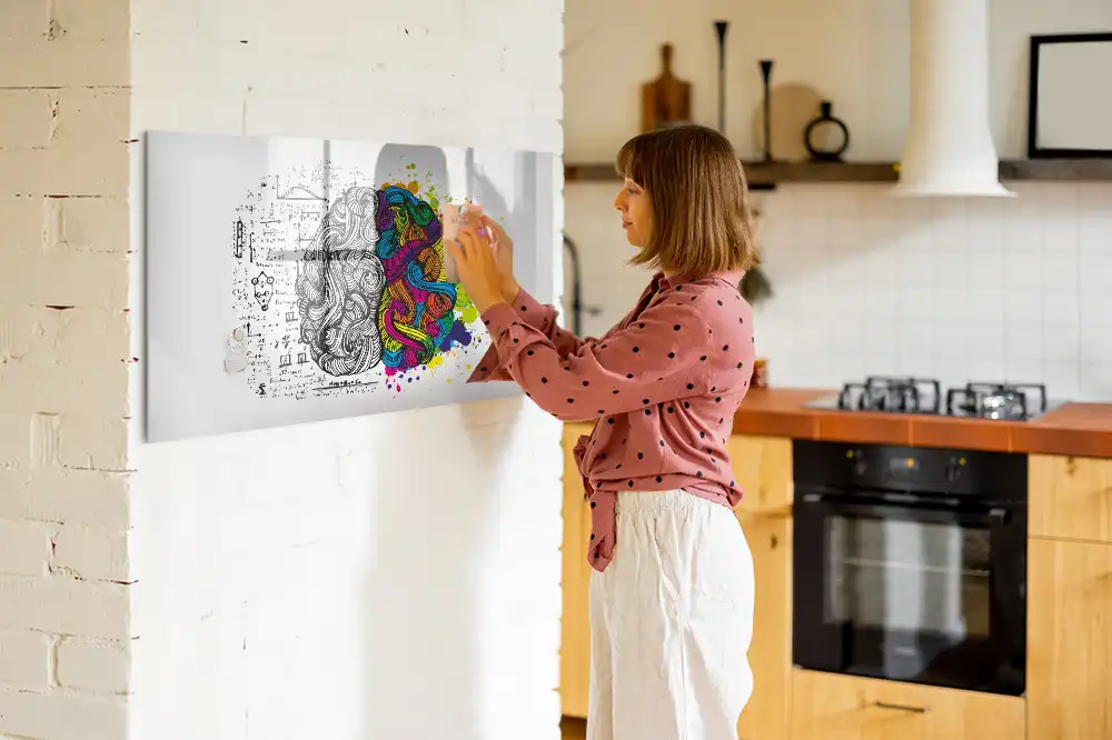 Magnetická kreslicí tabule s motivem abstraktního mozku