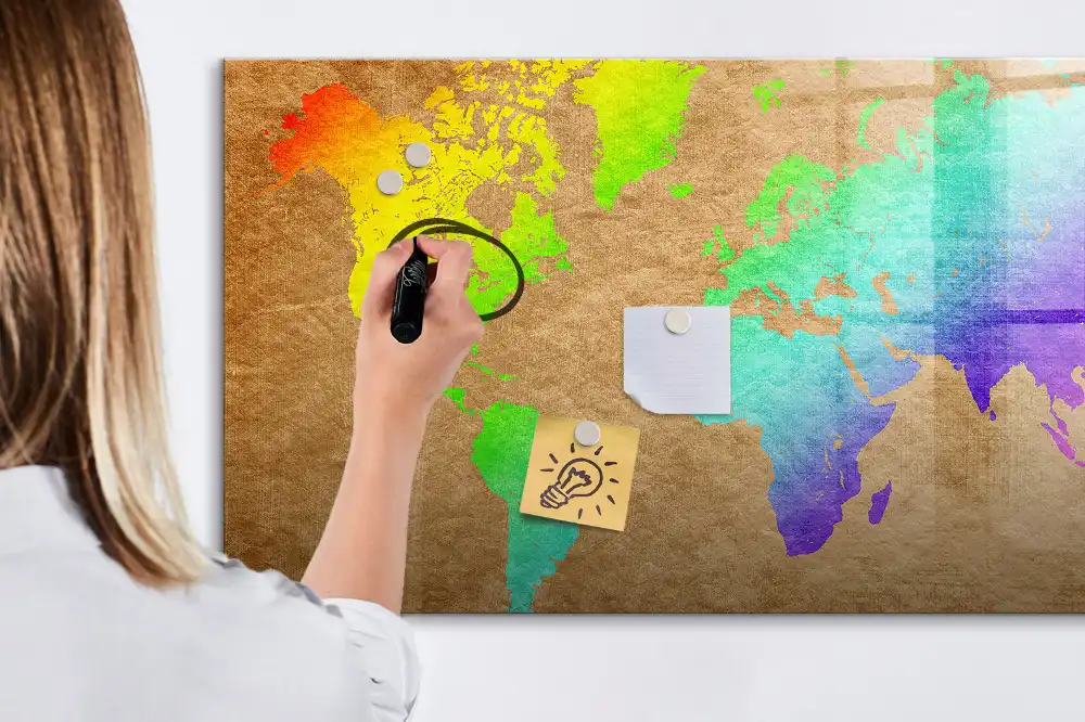 Magnetická kreslící tabulka pro děti ve tvaru zeměkoule