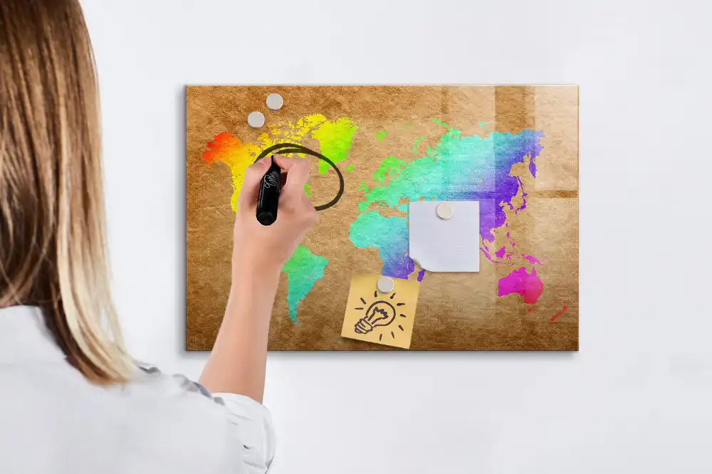 Magnetická kreslící tabulka pro děti ve tvaru zeměkoule