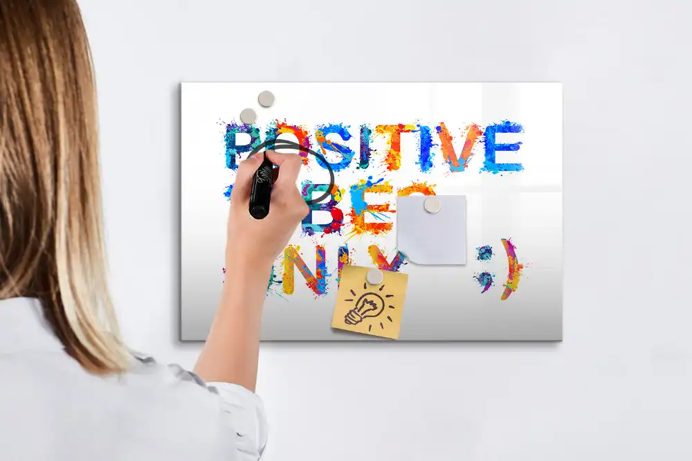 Magnetická kreslicí tabulka s motivačním sloganem