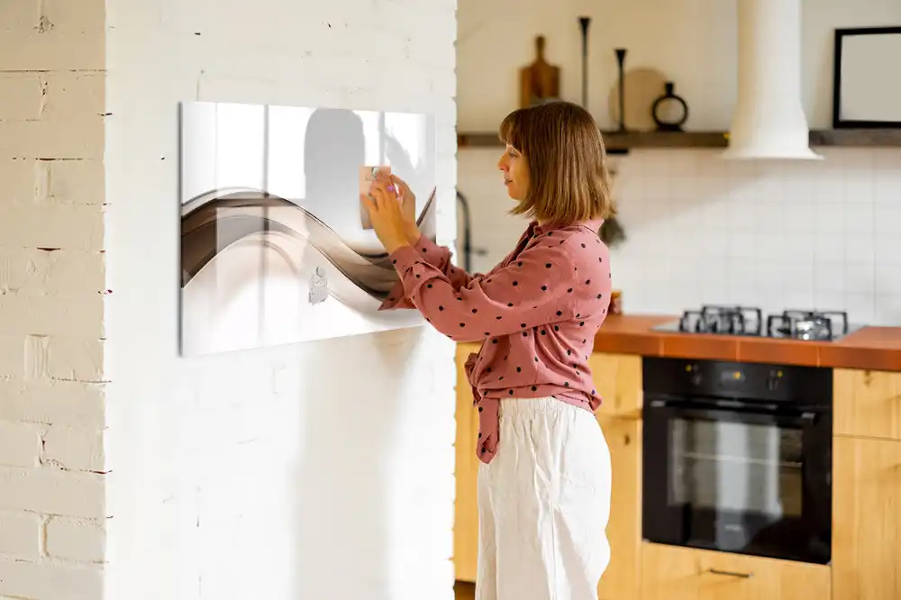 Magnetická tabule na kreslení s lineárními abstraktními tvary
