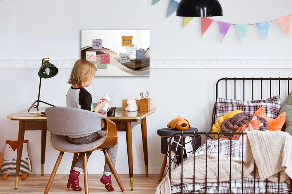 Magnetická tabule na kreslení s lineárními abstraktními tvary