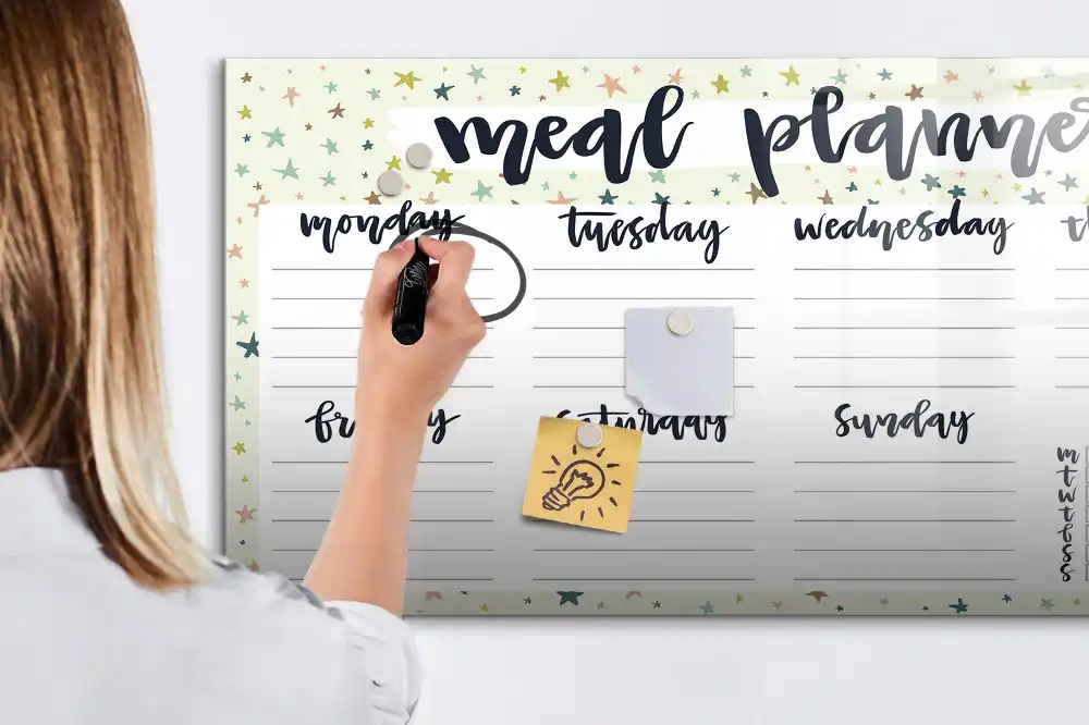Magnetická tabule na kreslení týdenní menu s hvězdnou tematikou