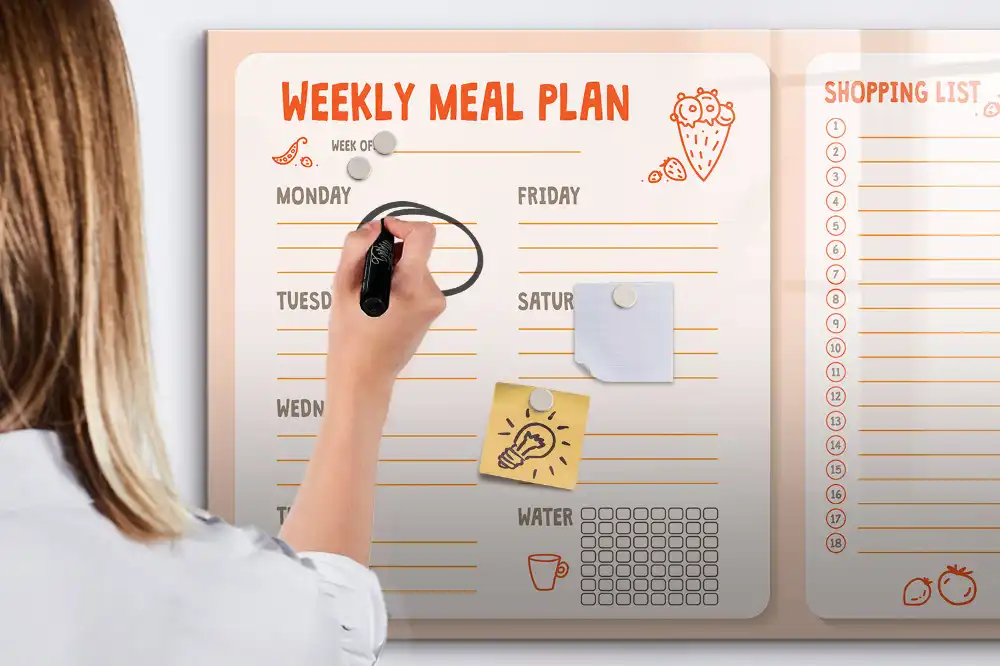 Magnetická kreslicí tabule s retro designem týdenního menu
