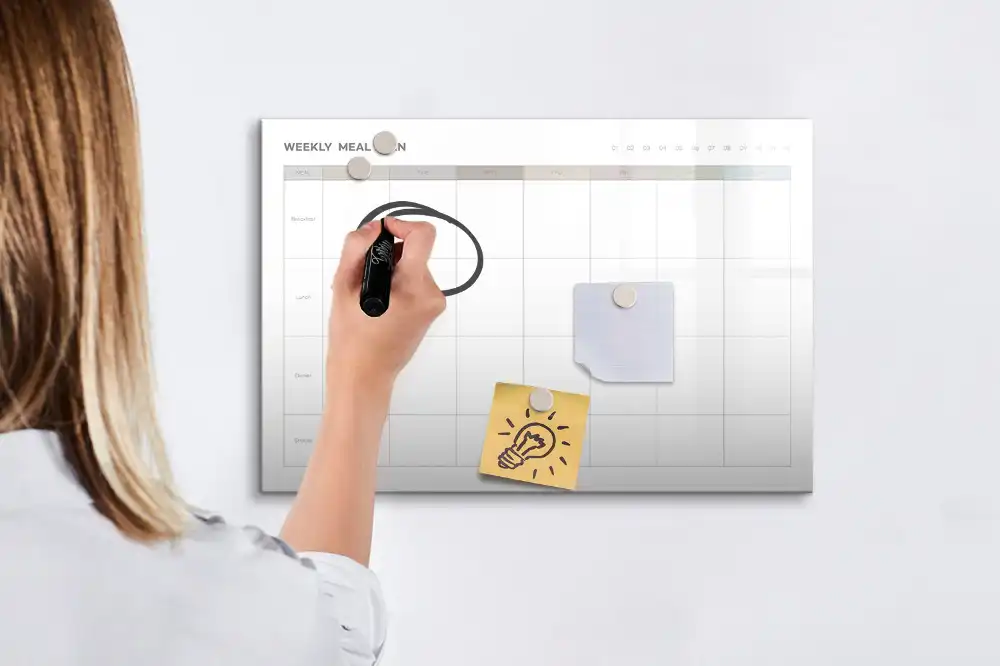 Minimalistická magnetická kreslící tabule pro děti