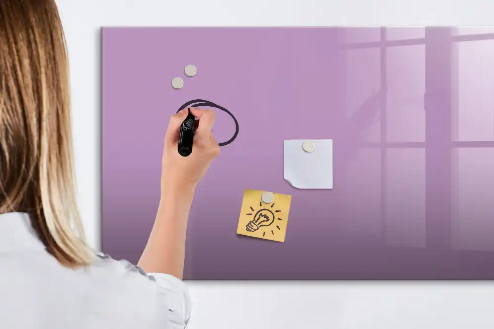 Dětská magnetická kreslící tabule v šeříkové barvě