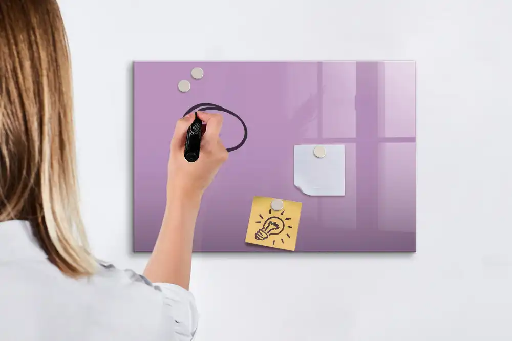 Dětská magnetická kreslící tabule v šeříkové barvě