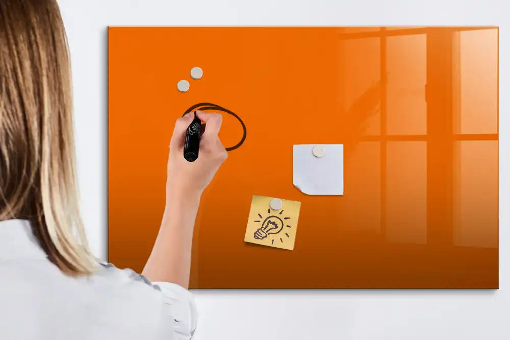 Oranžová magnetická kreslicí tabule