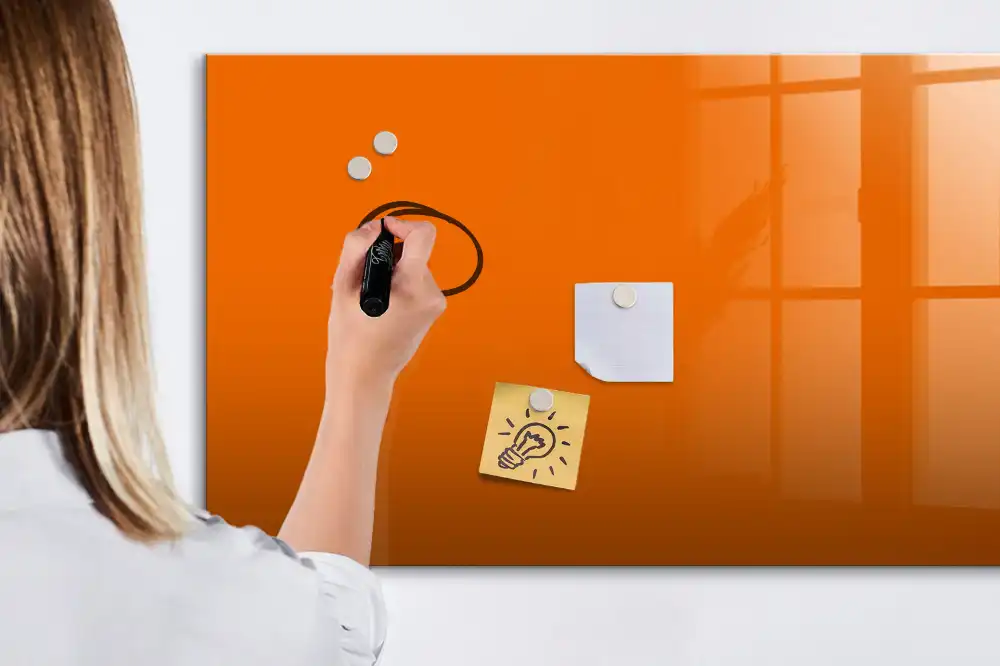 Oranžová magnetická kreslicí tabule