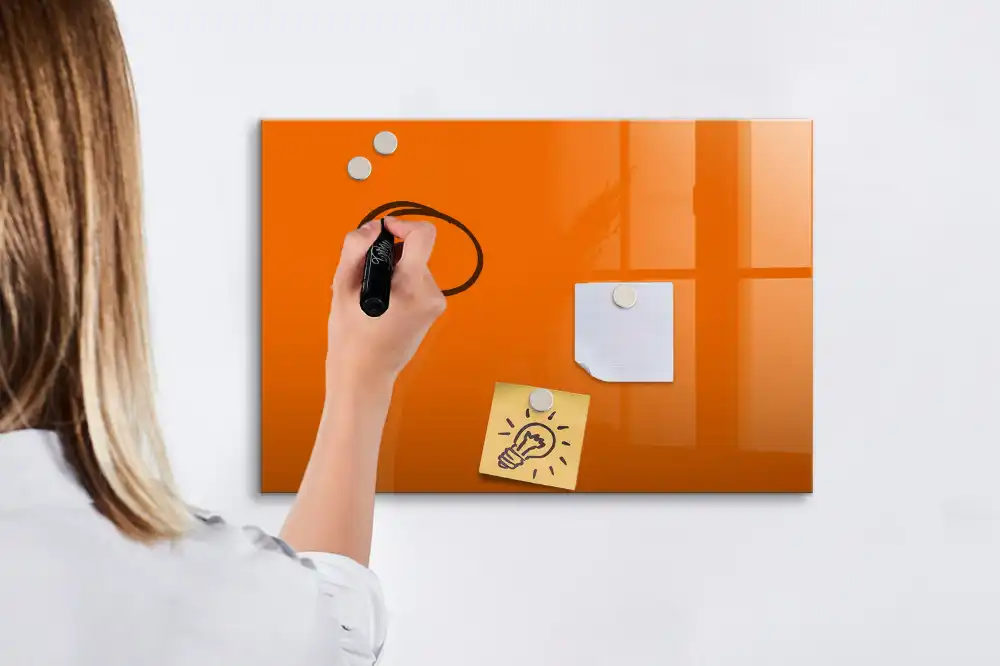 Oranžová magnetická kreslicí tabule