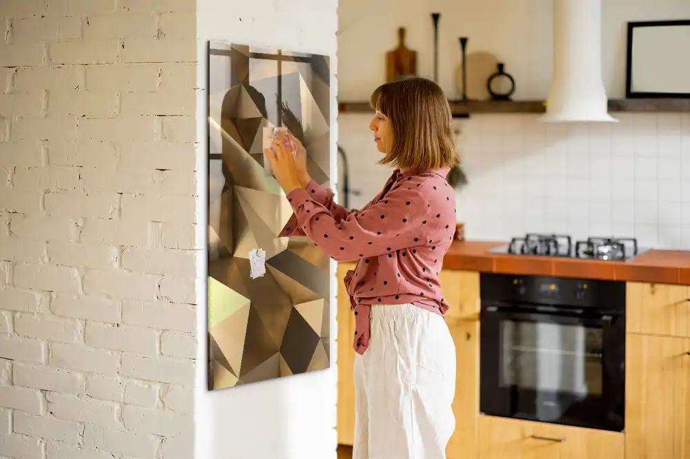 Magnetická nástěnka s motivem trojrozměrné abstrakce