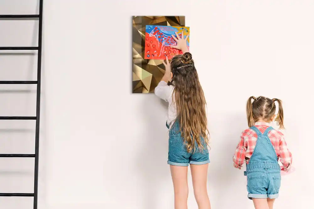 Magnetická nástěnka s motivem trojrozměrné abstrakce