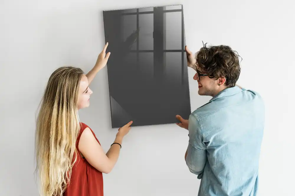Šedá nástěnná magnetická tabule