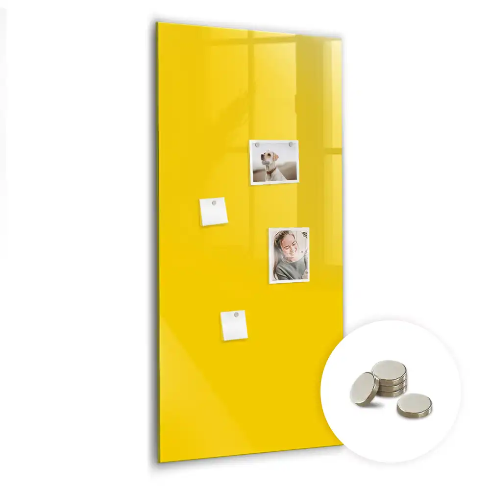 Magnetická nástěnka ve světle žluté barvě