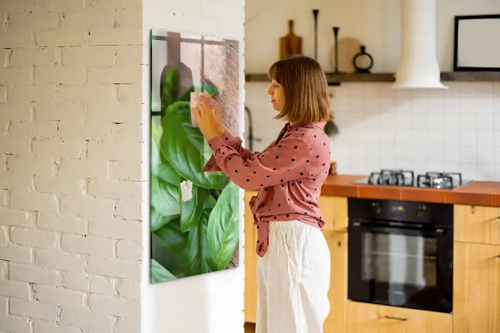 Magnetická nástěnka s motivem lístků bazalky