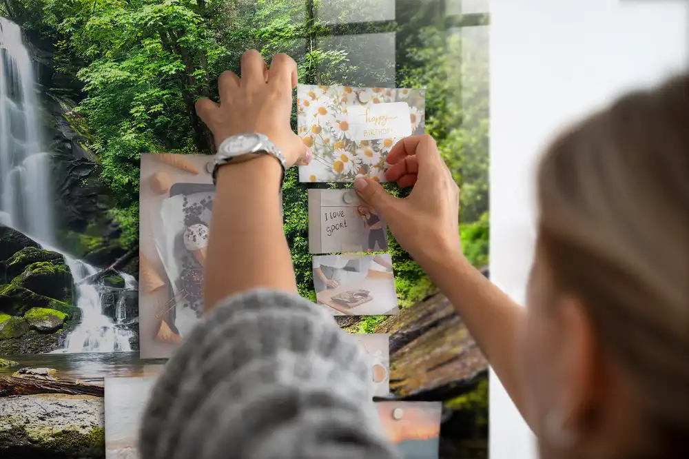 Magnetická tabule na zeď s motivem lesa a vodopádu
