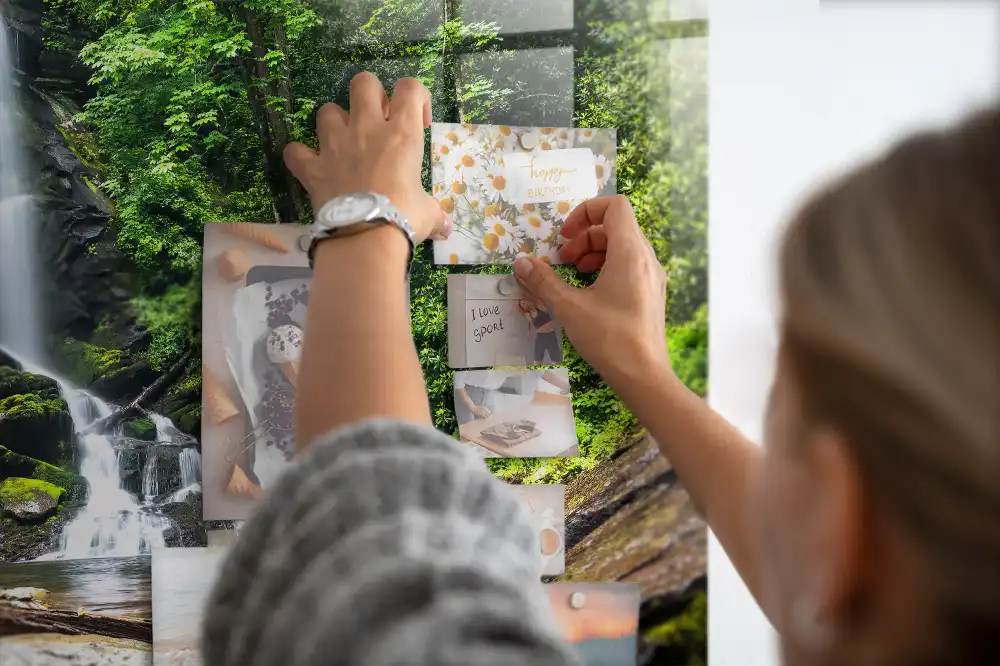 Magnetická tabule na zeď s motivem lesa a vodopádu