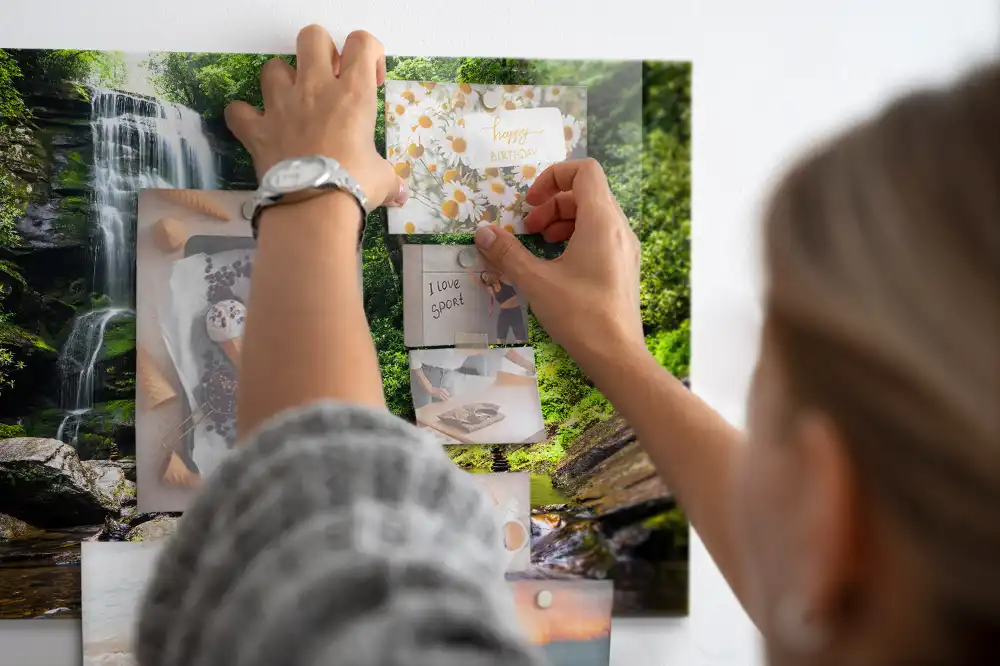 Magnetická tabule na zeď s motivem lesa a vodopádu