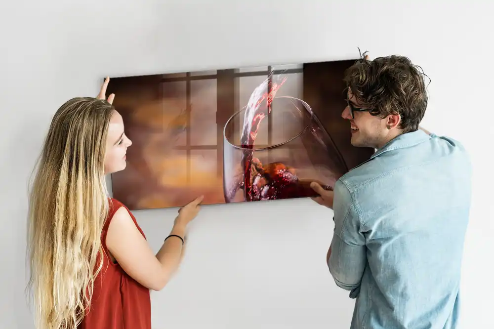 Magnetická skleněná nástěnka ve tvaru sklenice na víno