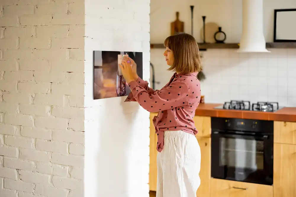 Magnetická skleněná nástěnka ve tvaru sklenice na víno