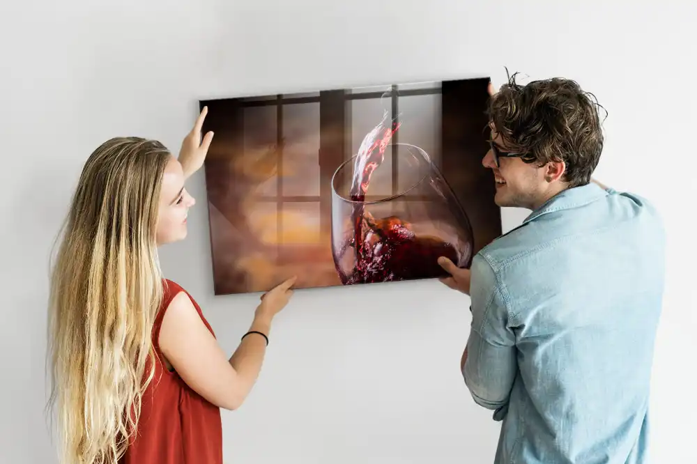 Magnetická skleněná nástěnka ve tvaru sklenice na víno