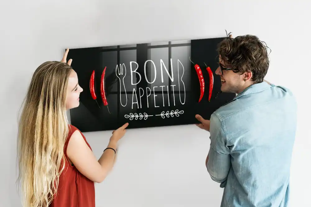 Magnetická tabule s nápisem Bon Appetit