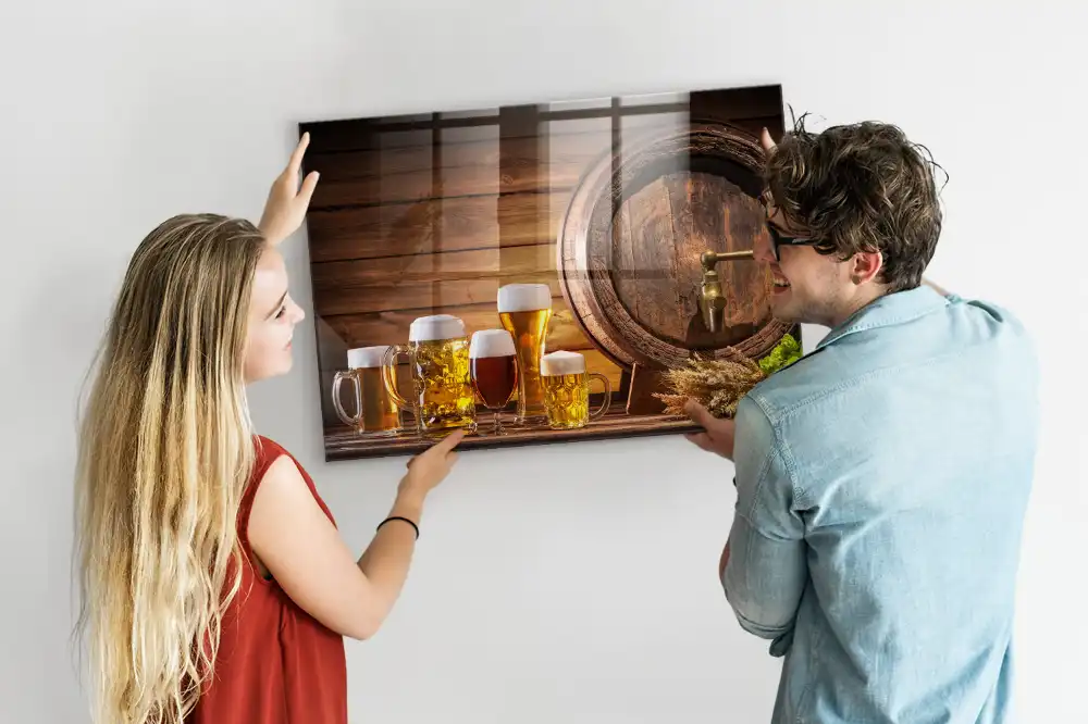 Skleněná magnetická tabule ve tvaru dřevěného sudu