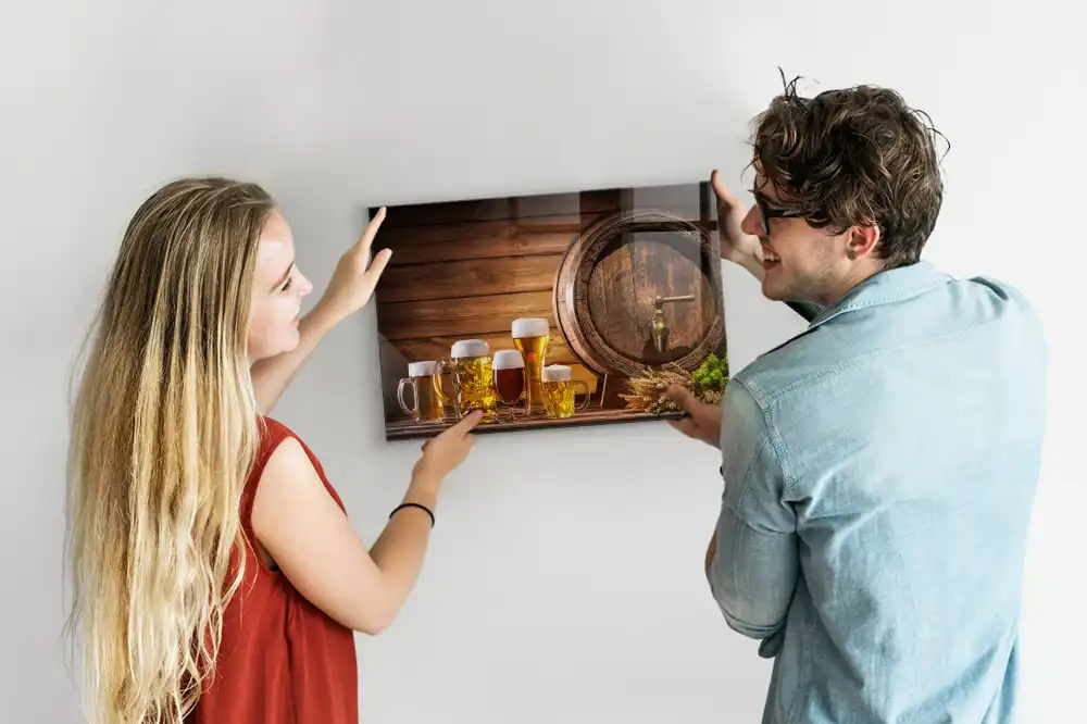 Skleněná magnetická tabule ve tvaru dřevěného sudu
