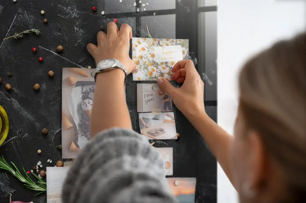 Skleněná magnetická tabule na koření pro kuchyňskou linku