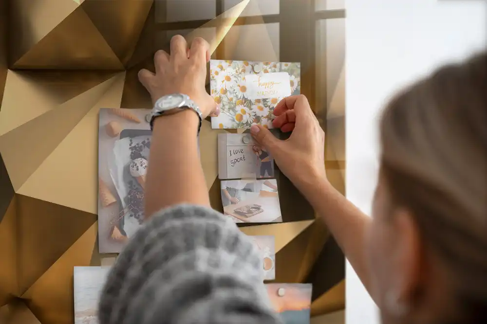 Skleněná magnetická tabule s motivem geometrické abstrakce