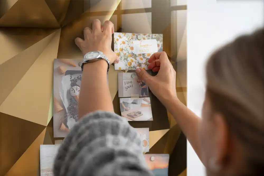 Skleněná magnetická tabule s motivem geometrické abstrakce