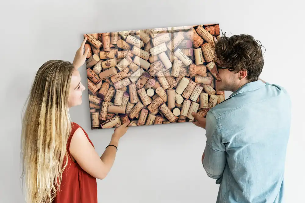 Skleněná magnetická tabule se vzorem zátek od lahví